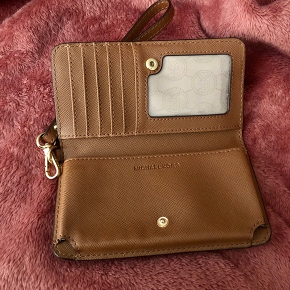 Michael Kors Jet Set Travel Slim Tech Wristlet - Picture 3 of 5